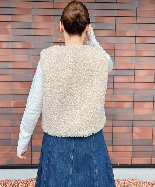 CURA CLOSET（キュラ クローゼット）の「【loverara.loverara select】フェイク ボアベスト（ベスト・レディース・ブラック/ブラウン/チャコール/ベージュ・フリー）」の19枚目の写真