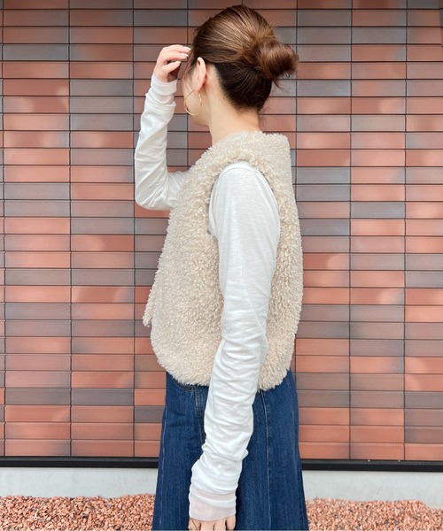 CURA CLOSET（キュラ クローゼット）の「【loverara.loverara select】フェイク ボアベスト（ベスト・レディース・ブラック/ブラウン/チャコール/ベージュ・フリー）」の17枚目の写真