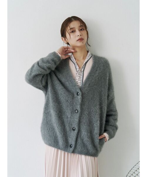TONAL（トーナル）の「PREMIUM FOX×CASHMERE Vネックカーディガン（カーディガン/ボレロ・レディース・オフホワイト/グレー/ライトブルー/ピンク/ベージュ・MEDIUM）」の9枚目の写真