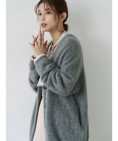 TONAL（トーナル）の「PREMIUM FOX×CASHMERE Vネックカーディガン（カーディガン/ボレロ・レディース・オフホワイト/グレー/ライトブルー/ピンク/ベージュ・MEDIUM）」の10枚目の写真