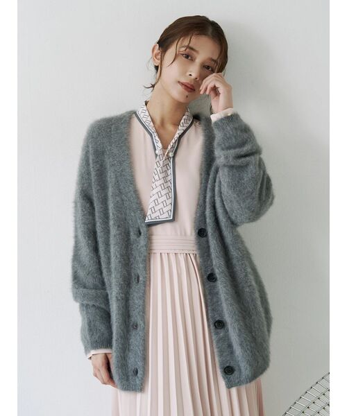 TONAL（トーナル）の「PREMIUM FOX×CASHMERE Vネックカーディガン（カーディガン/ボレロ・レディース・オフホワイト/グレー/ライトブルー/ピンク/ベージュ・MEDIUM）」の11枚目の写真