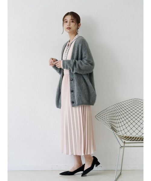 TONAL（トーナル）の「PREMIUM FOX×CASHMERE Vネックカーディガン（カーディガン/ボレロ・レディース・オフホワイト/グレー/ライトブルー/ピンク/ベージュ・MEDIUM）」の21枚目の写真