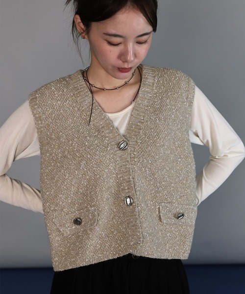 J by blue(ジェイバイブルー)の「ニュアンスボタンメランジニットベスト(ベスト・レディース・ブラック/ベージュ/ブラウン・MEDIUM)」の19枚目の写真