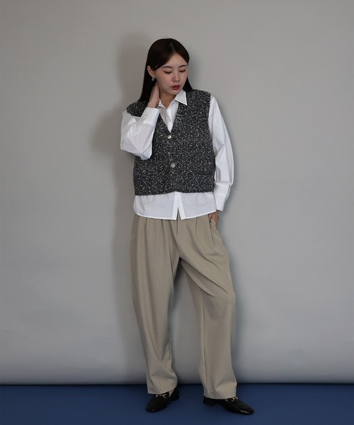 J by blue(ジェイバイブルー)の「ニュアンスボタンメランジニットベスト(ベスト・レディース・ブラック/ベージュ/ブラウン・MEDIUM)」の10枚目の写真