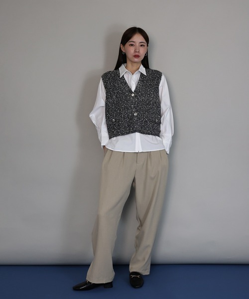 J by blue(ジェイバイブルー)の「ニュアンスボタンメランジニットベスト(ベスト・レディース・ブラック/ベージュ/ブラウン・MEDIUM)」の11枚目の写真
