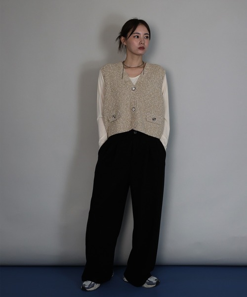 J by blue(ジェイバイブルー)の「ニュアンスボタンメランジニットベスト(ベスト・レディース・ブラック/ベージュ/ブラウン・MEDIUM)」の6枚目の写真