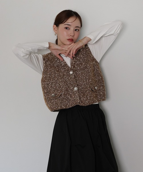 J by blue(ジェイバイブルー)の「ニュアンスボタンメランジニットベスト(ベスト・レディース・ブラック/ベージュ/ブラウン・MEDIUM)」の22枚目の写真