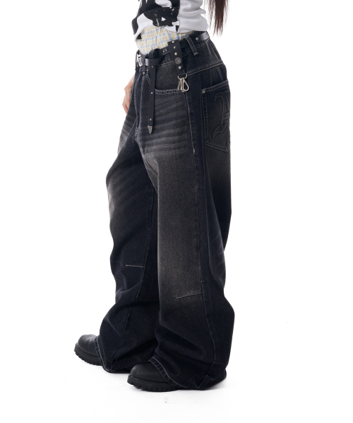 AAKAM（アーカム）の「Embossing Logo Denim Pants (Black)（デニムパンツ・レディース・その他・2/1）」の2枚目の写真