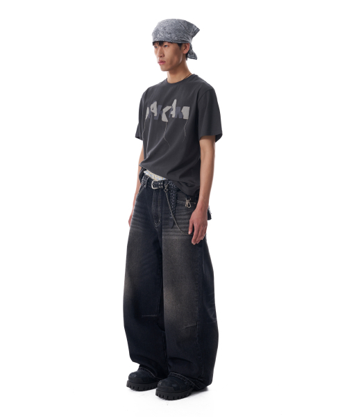 AAKAM（アーカム）の「Embossing Logo Denim Pants (Black)（デニムパンツ・レディース・その他・2/1）」の8枚目の写真