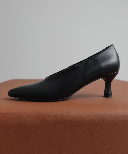 LOOKAST(ルックキャスト)の「ミューズキトンヒール_ブラック(パンプス・レディース・ブラック・24.5cm/25cm/23cm/23.5cm/24cm)」の3枚目の写真