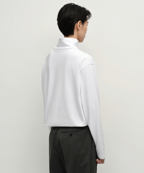 MUSINSA STANDARD（ムシンサスタンダード）の「[ヒートタンダード] タートルネック長袖Tシャツ [ホワイト]（Tシャツ/カットソー・メンズ・その他・MEDIUM/LARGE/X-LARGE/XX-LARGE/XXX-LARGE/SMALL）」の3枚目の写真
