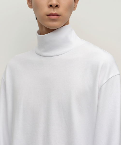 MUSINSA STANDARD（ムシンサスタンダード）の「[ヒートタンダード] タートルネック長袖Tシャツ [ホワイト]（Tシャツ/カットソー・メンズ・その他・MEDIUM/LARGE/X-LARGE/XX-LARGE/XXX-LARGE/SMALL）」の4枚目の写真