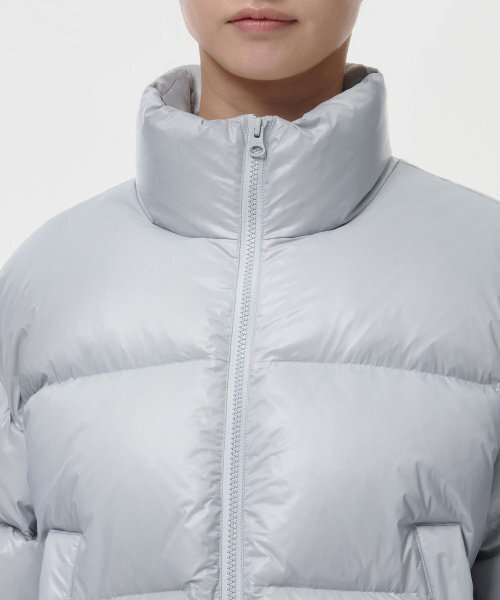 MUSINSA STANDARD WOMAN（ムシンサスタンダードウーマン）の「ウィメンズグロシーダウンプファーショートパディングジャケット[ライトグレー]（ダウンジャケット/コート・レディース・その他・SMALL/MEDIUM/X-SMALL/LARGE）」の5枚目の写真