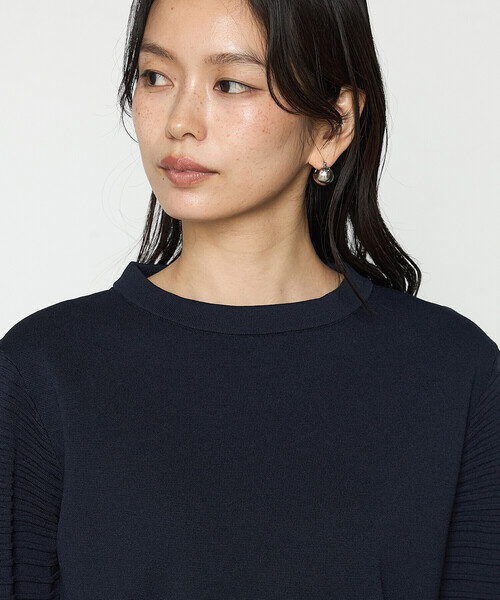 Gabardine K.T（ギャバジンケーティー）の「〔 +サイズ 〕 ブライトストレッチヤーン ミラノリブバナナスリーブセーター（ニット/セーター・レディース・グレー/ネイビー・13号）」の3枚目の写真