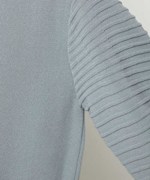 Gabardine K.T（ギャバジンケーティー）の「〔 +サイズ 〕 ブライトストレッチヤーン ミラノリブバナナスリーブセーター（ニット/セーター・レディース・グレー/ネイビー・13号）」の5枚目の写真