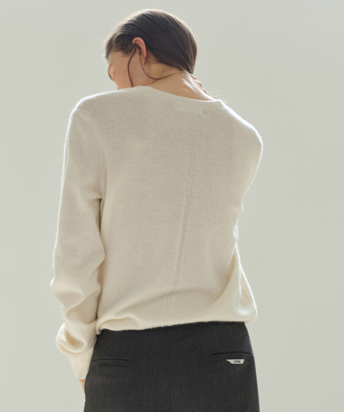 LEVAR(レバー)の「Essential Wool Round Knit - Ivory(ニット/セーター・レディース・その他・FREE)」の2枚目の写真
