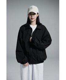 APOSTROPHE COMMA（アポストロフィコンマ）の「カラーブルゾンウィンドブレーカージップアップジャケット（ブラック）（MA-1）」