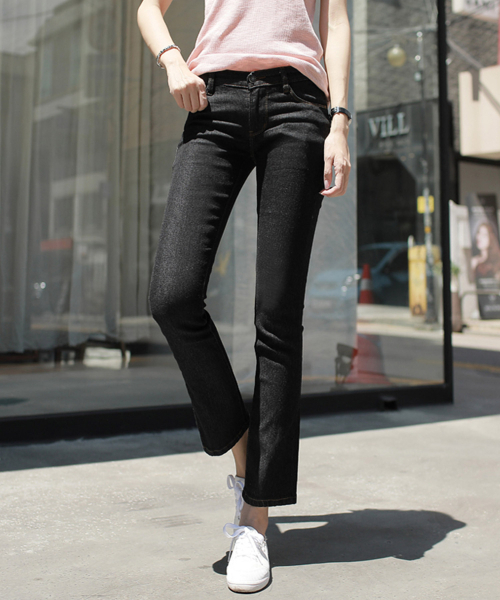 BBAEBBAE（ペッペ）の「ブラック生地デニムストレートパンツ6415（デニムパンツ・レディース・ブラック・SMALL/LARGE）」の2枚目の写真