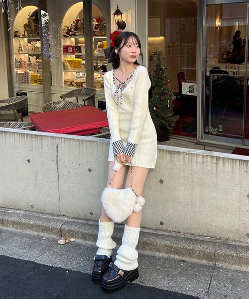 continuer de NICE CLAUP（コンティニューデナイスクラップ）の「【@ayupi.06セレクト】ケーブルニットミニワンピース（ワンピース・レディース・ブラック/アイボリー・FREE）」の6枚目の写真