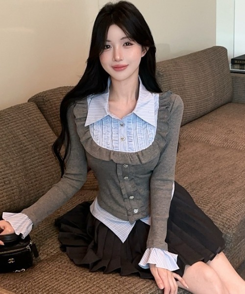 Sibra（シブラ）の「配色フェイクレイヤード フリル×ビジューボタン トップス（Tシャツ/カットソー・レディース・グレー/ブラック/ネイビー・M）」の16枚目の写真