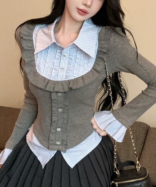 Sibra（シブラ）の「配色フェイクレイヤード フリル×ビジューボタン トップス（Tシャツ/カットソー・レディース・グレー/ブラック/ネイビー・M）」の18枚目の写真