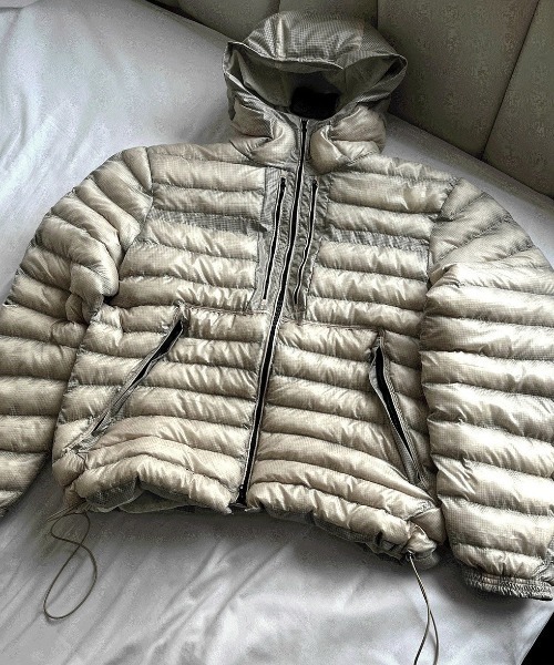 COSYHARU（コシハル）の「ライトテックユーティリティシェルパディング（ダウンジャケット/コート・メンズ・ライトベージュ・LARGE/MEDIUM）」の11枚目の写真