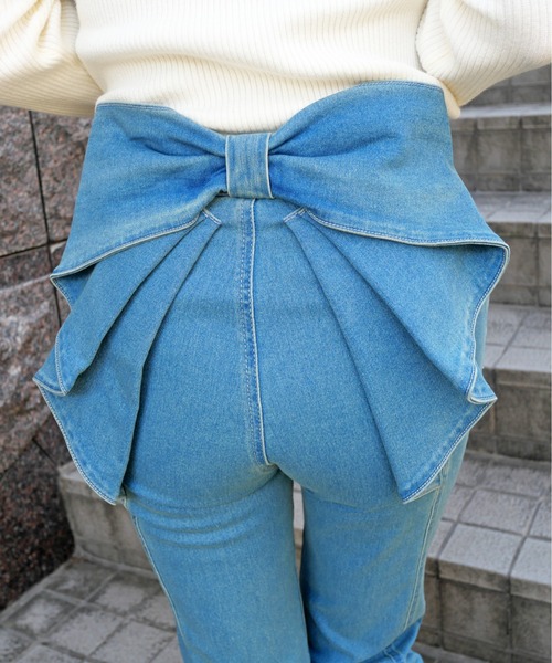 FUN(ファン)の「バックリボンフレアパンツ(デニムパンツ・レディース・ブルー/ネイビー・S/M/L)」の3枚目の写真