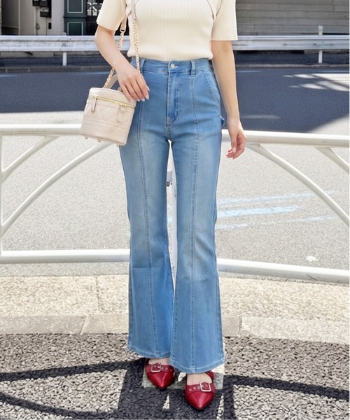 FUN(ファン)の「バックリボンフレアパンツ(デニムパンツ・レディース・ブルー/ネイビー・S/M/L)」の6枚目の写真