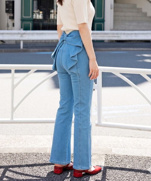 FUN(ファン)の「バックリボンフレアパンツ(デニムパンツ・レディース・ブルー/ネイビー・S/M/L)」の7枚目の写真