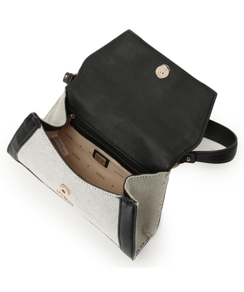 Guess（ゲス）の「KARNILLA Flap Shoulder Bag ショルダーバッグ  （ショルダーバッグ・レディース・ブラック/キャメル・ONE SIZE）」の7枚目の写真