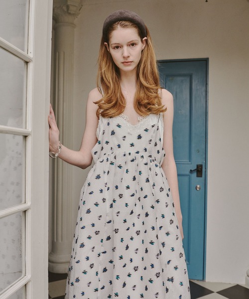 J1U by LA BELLE ETUDE（ジユウバイラベルエチュード）の「シアーフラワージャガードボリュームワンピース（ワンピース・レディース・ブラック/ホワイト・FREE）」の8枚目の写真