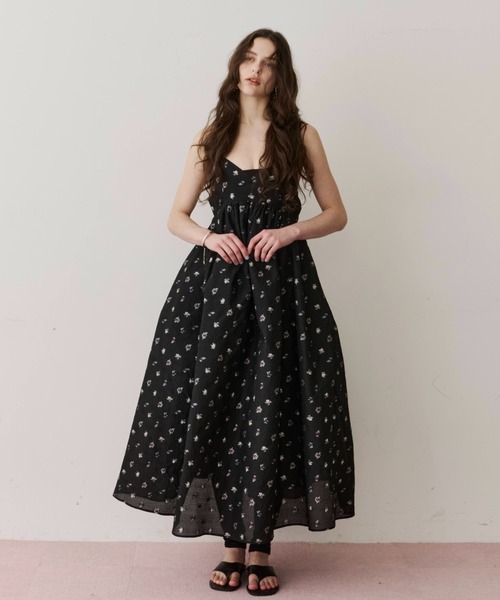 J1U by LA BELLE ETUDE（ジユウバイラベルエチュード）の「シアーフラワージャガードボリュームワンピース（ワンピース・レディース・ブラック/ホワイト・FREE）」の20枚目の写真