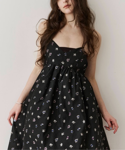 J1U by LA BELLE ETUDE（ジユウバイラベルエチュード）の「シアーフラワージャガードボリュームワンピース（ワンピース・レディース・ブラック/ホワイト・FREE）」の11枚目の写真