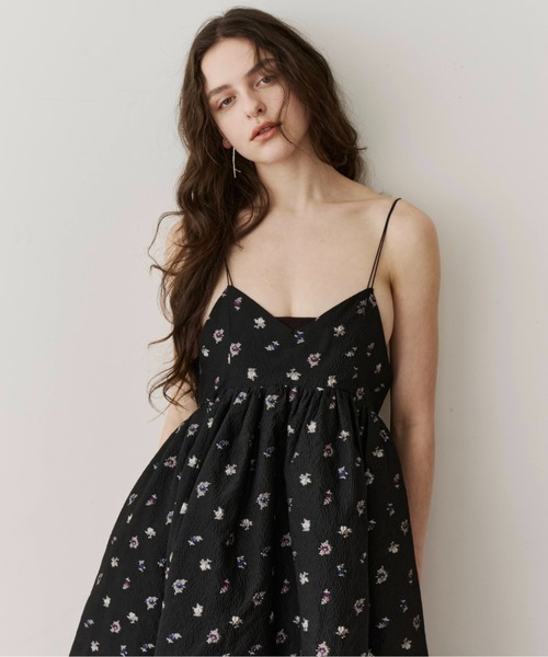J1U by LA BELLE ETUDE（ジユウバイラベルエチュード）の「シアーフラワージャガードボリュームワンピース（ワンピース・レディース・ブラック/ホワイト・FREE）」の14枚目の写真