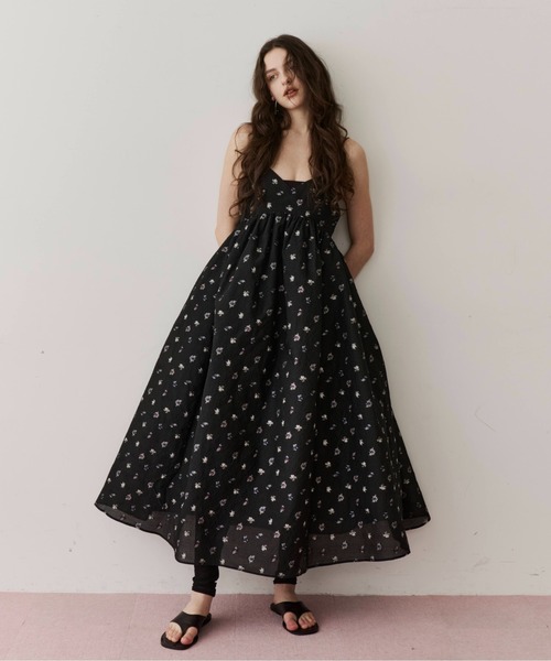 J1U by LA BELLE ETUDE（ジユウバイラベルエチュード）の「シアーフラワージャガードボリュームワンピース（ワンピース・レディース・ブラック/ホワイト・FREE）」の18枚目の写真