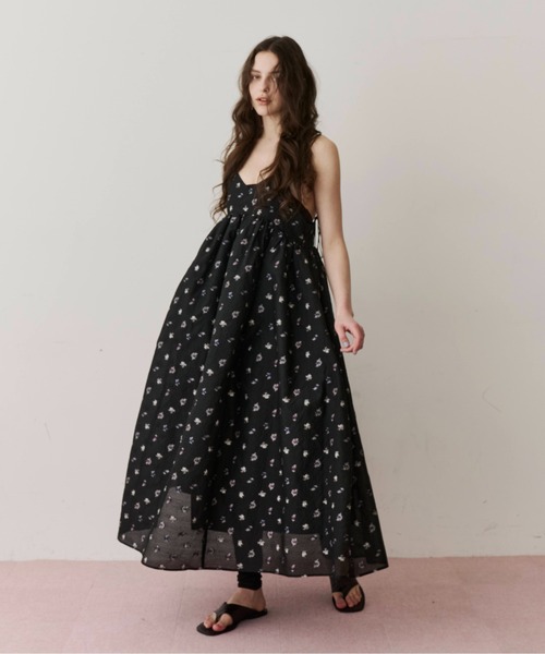 J1U by LA BELLE ETUDE（ジユウバイラベルエチュード）の「シアーフラワージャガードボリュームワンピース（ワンピース・レディース・ブラック/ホワイト・FREE）」の16枚目の写真