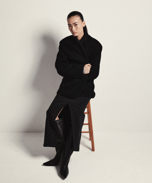 HEUTE(ホイテ)の「REFINED STRAIGHT TWILL SKIRT (BLACK)(スカート・レディース・ブラック・FREE)」の2枚目の写真