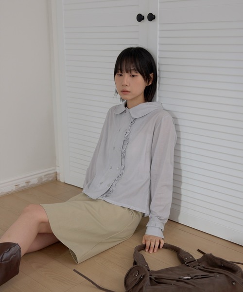 UNE MANSION（ユヌマンション）の「【UNE ORIGINAL】ラブリーラウンドカラープラケットフリルシャツブラウス（シャツ/ブラウス・レディース・チャコール/ライトグレー/ネイビー・FREE）」の15枚目の写真