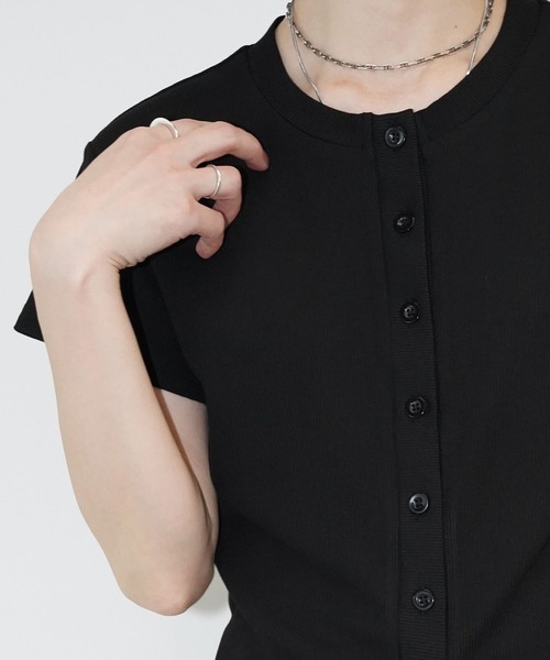 chuclla(チュクラ)の「フロントボタン リブニットトップス chw26s080(Tシャツ/カットソー・レディース・ブラック・FREE)」の9枚目の写真