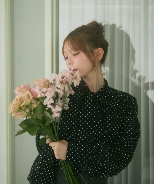 TITTY&CO.（ティティーアンドコー）の「ドット柄リボンタイブラウス（シャツ/ブラウス・レディース・ブラック/ホワイト・FREE）」の5枚目の写真