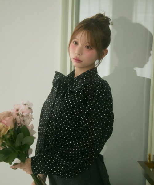 TITTY&CO.（ティティーアンドコー）の「ドット柄リボンタイブラウス（シャツ/ブラウス・レディース・ブラック/ホワイト・FREE）」の6枚目の写真