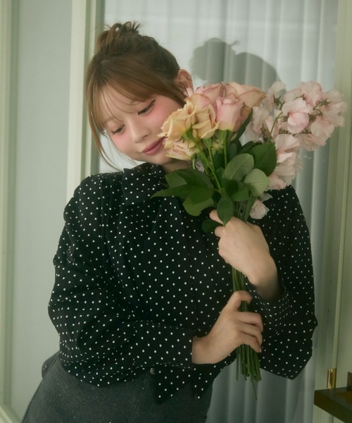 TITTY&CO.（ティティーアンドコー）の「ドット柄リボンタイブラウス（シャツ/ブラウス・レディース・ブラック/ホワイト・FREE）」の4枚目の写真