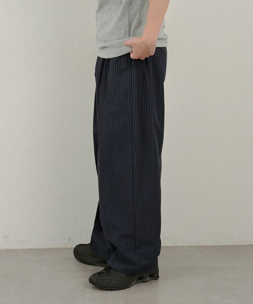 Kastane(カスタネ)の「【WHIMSIC】シアーサッカーストライプ ルーズフィットイージースラックス(その他パンツ・レディース・ブラック/ネイビー・1/2)」の18枚目の写真
