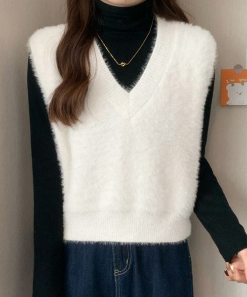 ReRe(リリ)の「ふわふわVネックニットベスト(ベスト・レディース・ブラック/ワインレッド/グリーン/ダークブラウン/ピンク/オフホワイト/ベージュ・FREE)」の2枚目の写真