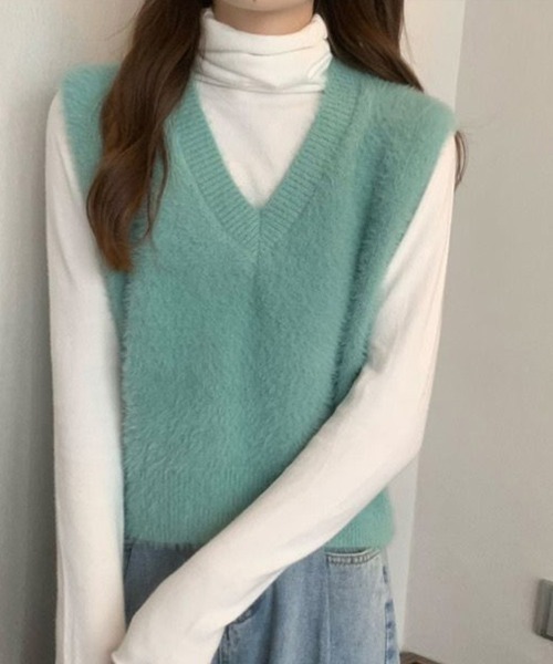 ReRe(リリ)の「ふわふわVネックニットベスト(ベスト・レディース・ブラック/ワインレッド/グリーン/ダークブラウン/ピンク/オフホワイト/ベージュ・FREE)」の6枚目の写真