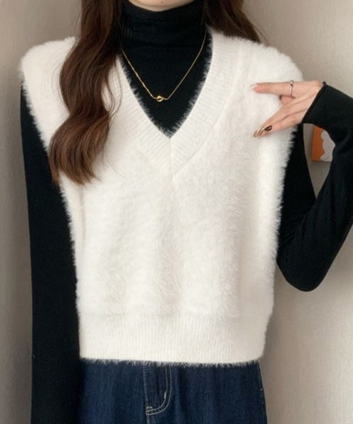ReRe(リリ)の「ふわふわVネックニットベスト(ベスト・レディース・ブラック/ワインレッド/グリーン/ダークブラウン/ピンク/オフホワイト/ベージュ・FREE)」の8枚目の写真