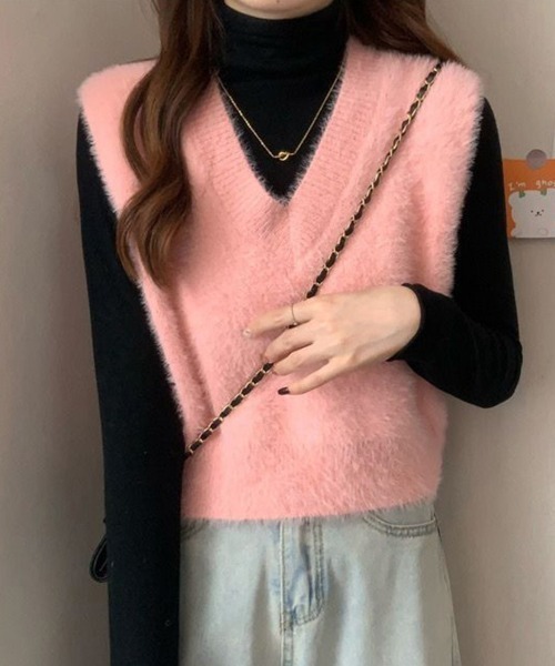 ReRe(リリ)の「ふわふわVネックニットベスト(ベスト・レディース・ブラック/ワインレッド/グリーン/ダークブラウン/ピンク/オフホワイト/ベージュ・FREE)」の20枚目の写真