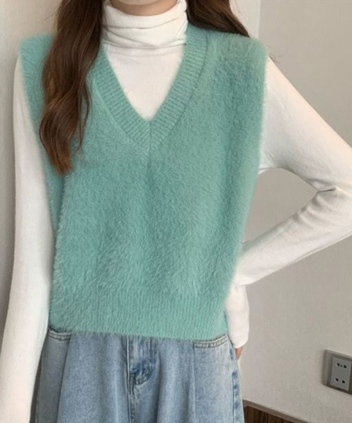 ReRe(リリ)の「ふわふわVネックニットベスト(ベスト・レディース・ブラック/ワインレッド/グリーン/ダークブラウン/ピンク/オフホワイト/ベージュ・FREE)」の17枚目の写真