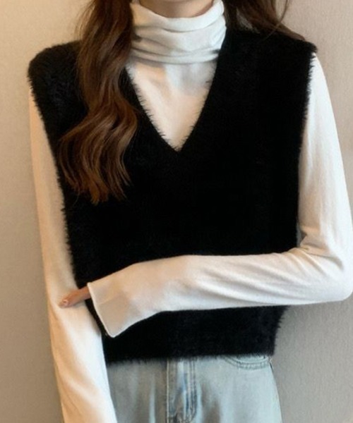 ReRe(リリ)の「ふわふわVネックニットベスト(ベスト・レディース・ブラック/ワインレッド/グリーン/ダークブラウン/ピンク/オフホワイト/ベージュ・FREE)」の13枚目の写真