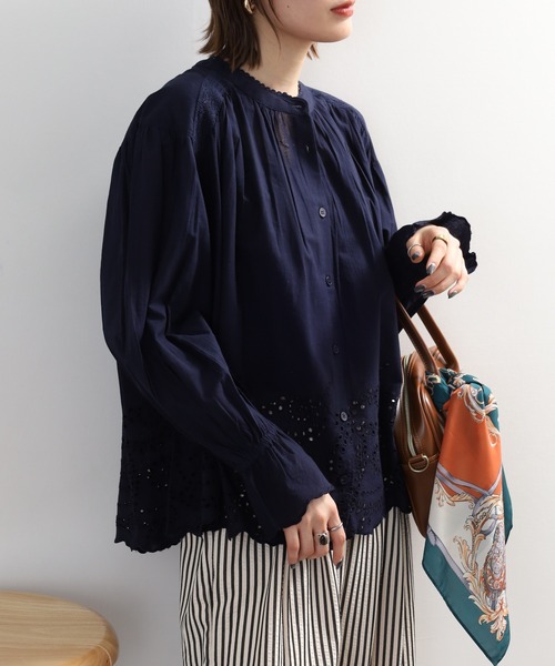 FUNALIVE(ファンアライブ)の「シフリー刺繍袖口スカラップ前開きブラウス 長袖(シャツ/ブラウス・レディース・ブラック/ネイビー/グレイッシュベージュ・M-L)」の5枚目の写真
